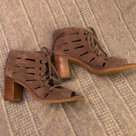 Vince Camuto lace up block heel booties. - Picture 2 of 3